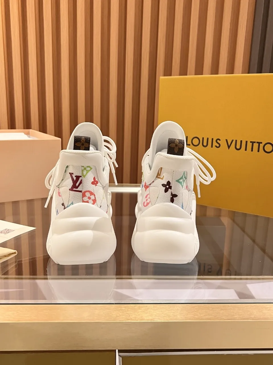 👟👟Ex-factory price 720👟👟 This three-color LV is different. 2025 new Murakami Takashi co-branded black three-color LV fancy button model Archlight donkey brand hardware casual sports dad shoes with an increased heel height of about 5.5cm, 35-41 white letter buckle